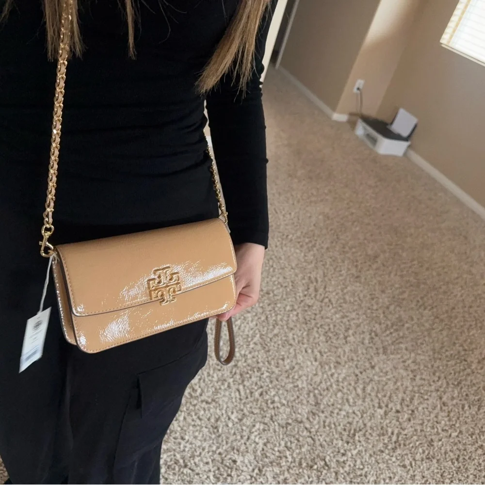 NWT Tory Burch Britten shine Chain Wallet with Wristlet Leather Crossbody